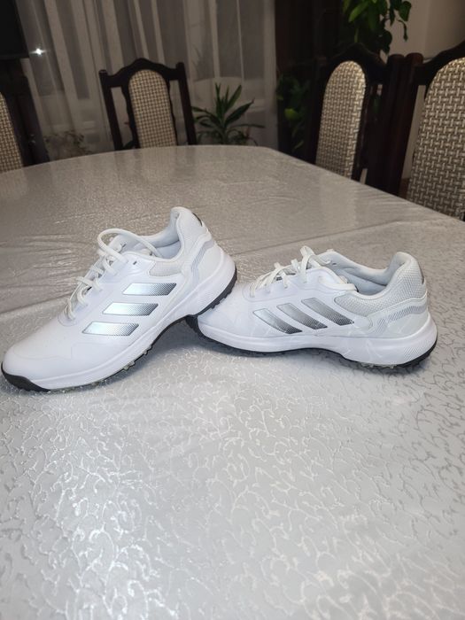 Оригінальні Adidas білі кросівки унівсекс 41.5