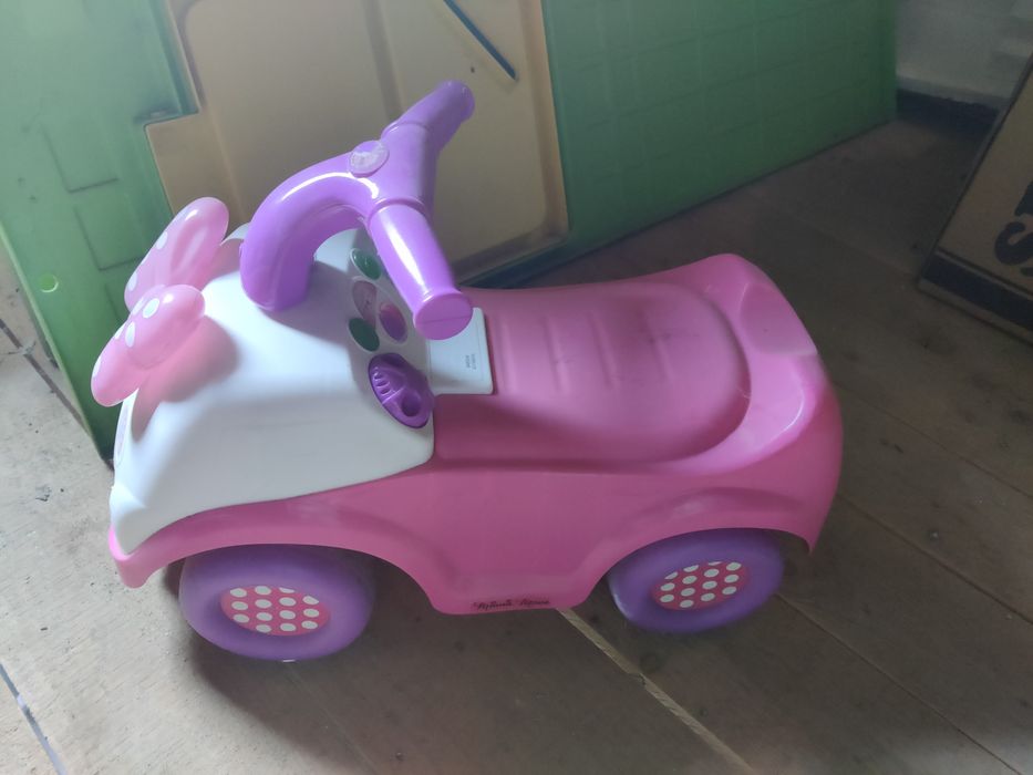 Толокар машинка для дівчинки