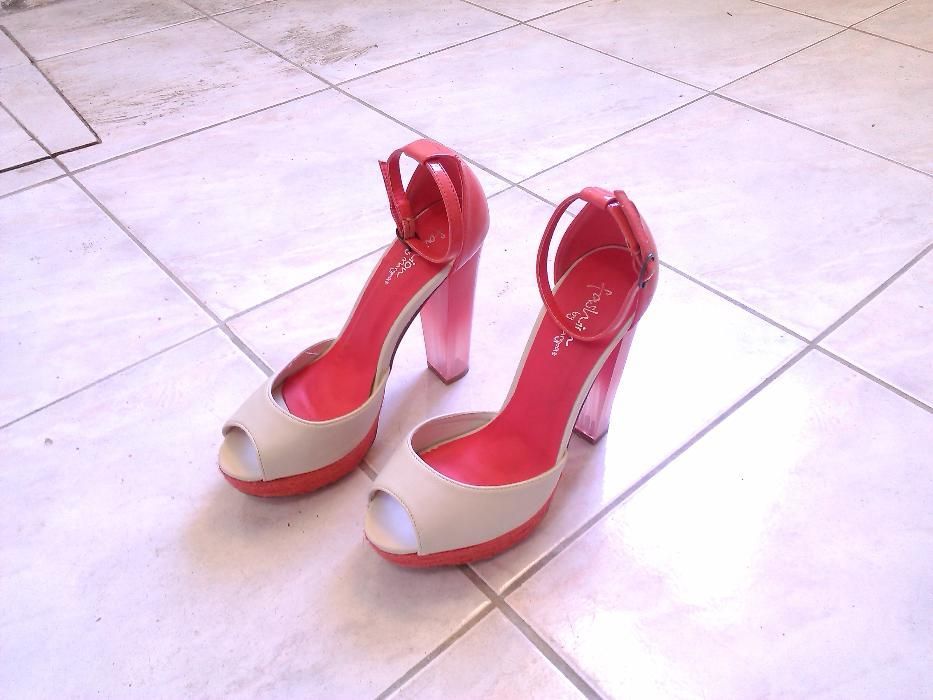 Sapatos Senhora com Salto Alto - Novos