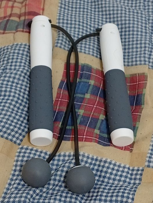 Toqibo com cordas de saltar digitais e esferas profissionais
