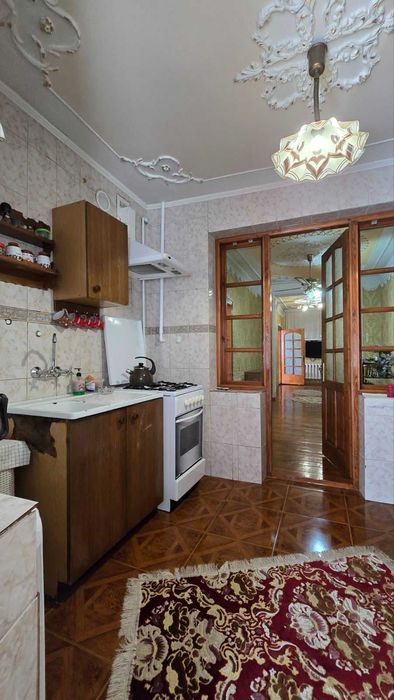 Продаж окремо стоячого будинку з доглянутою територією на вул. Новознесенська