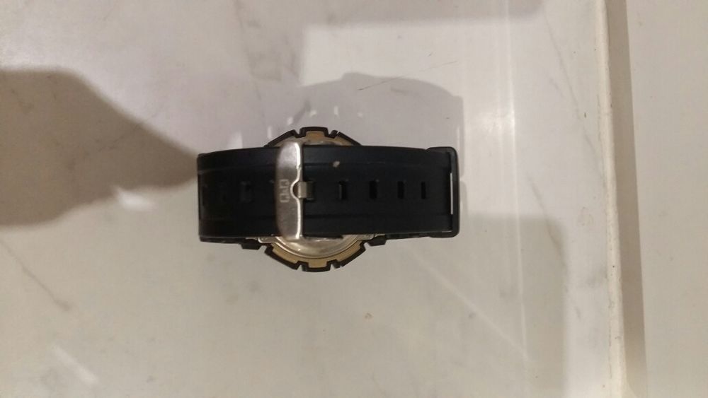 Продам электронные часы QsQ новые