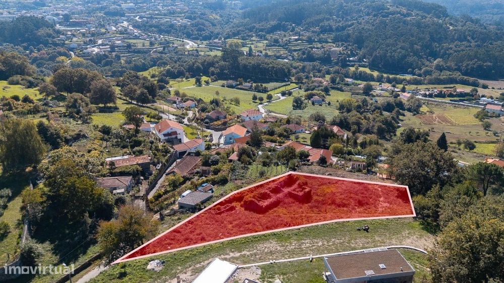 Ruína com terreno em Paredes de Coura