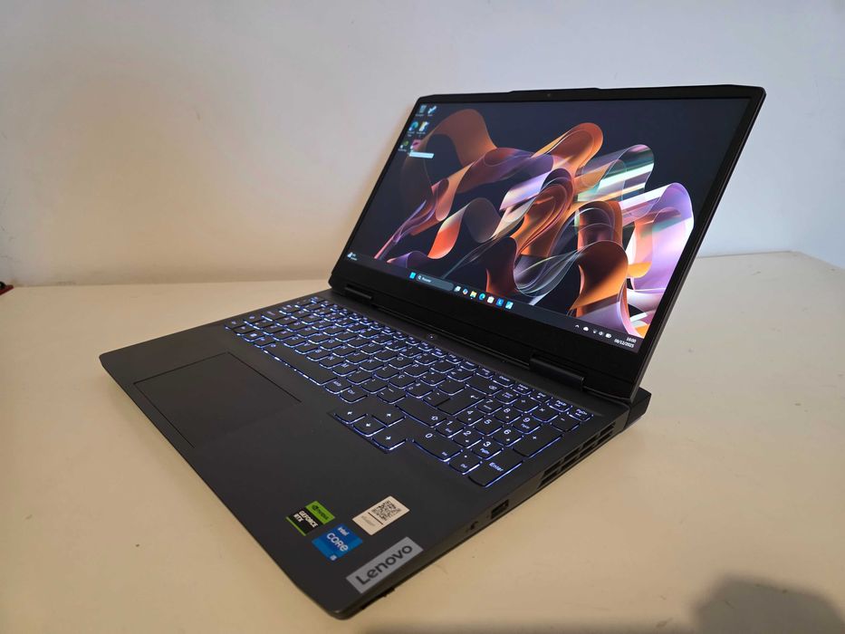 Portatil gaming Lenovo i5 /144hz/RTX 4050