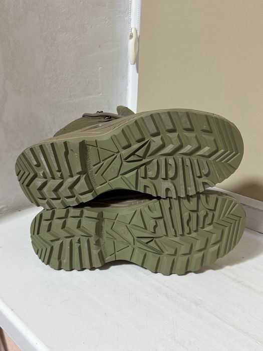 Черевики з високими берцями