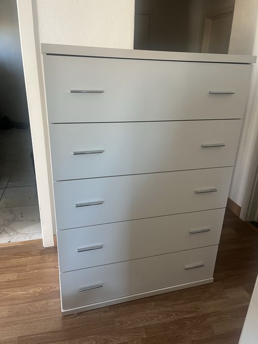 Comoda branca  de quarto