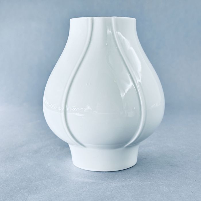 lata 70/80-te piękny designerski biały wazon porcelanowy