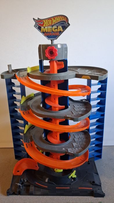 Garaż Hot Wheels zjeżdżalnia do autek