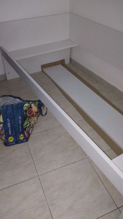 Cama individual + colchão e estrado