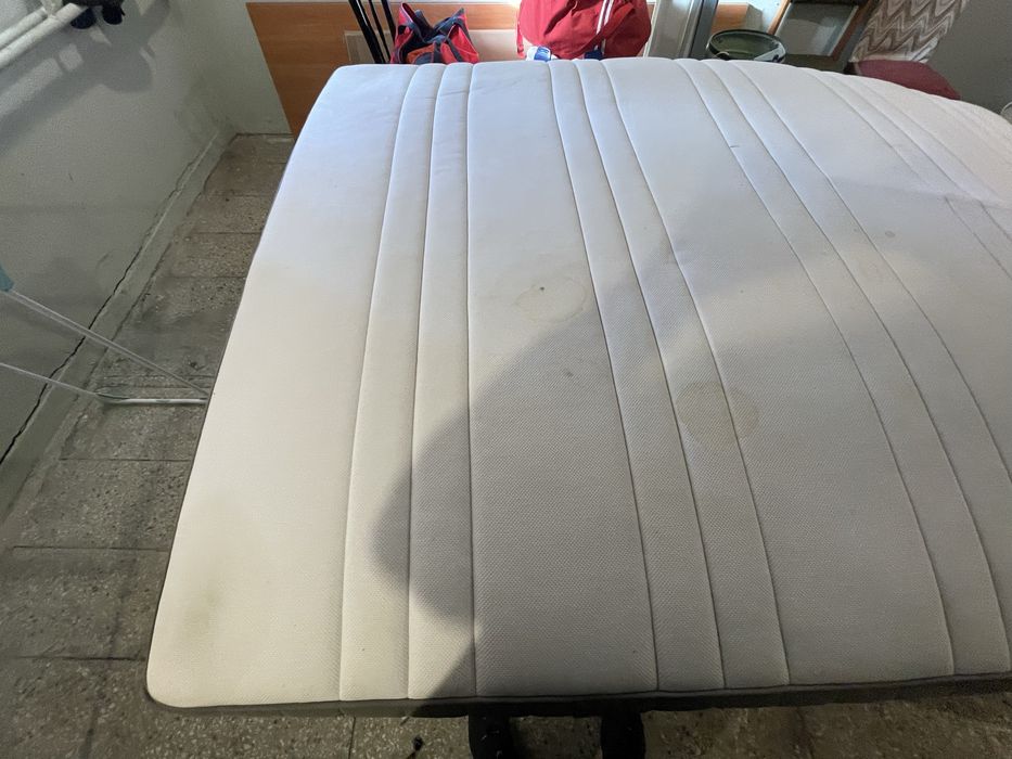 Łóżko metalowe stelaż biale Ikea Leirvik 140x200cm materac Ikea