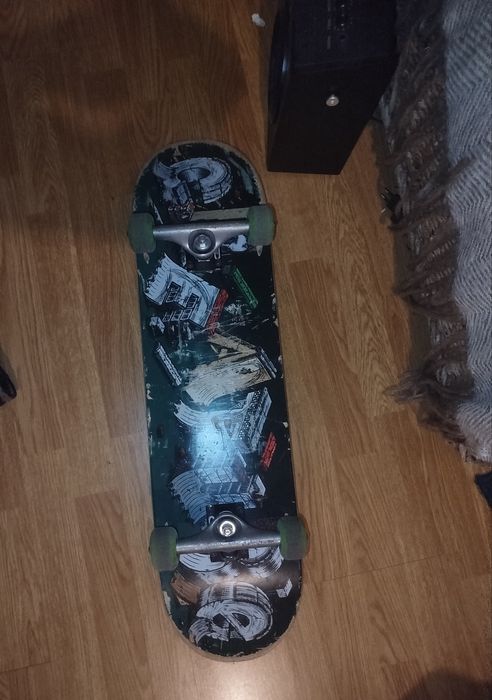 skate da creature e skate element semi novos