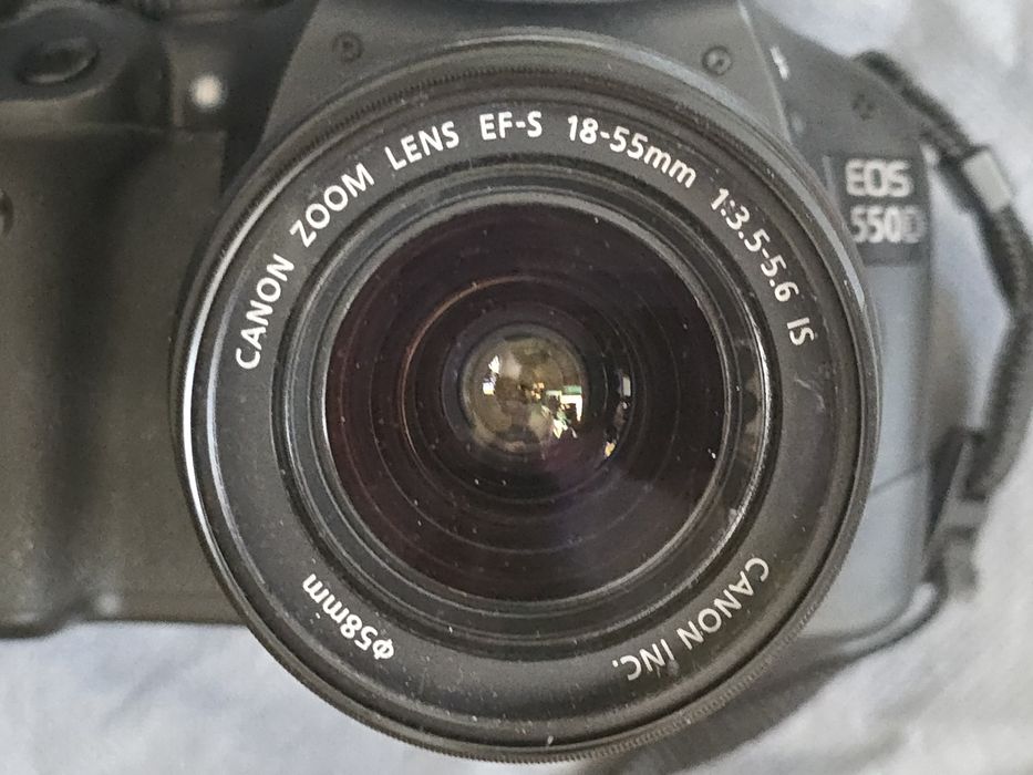 Canon EOS 550D EF-S 15 18-55 IS Kit