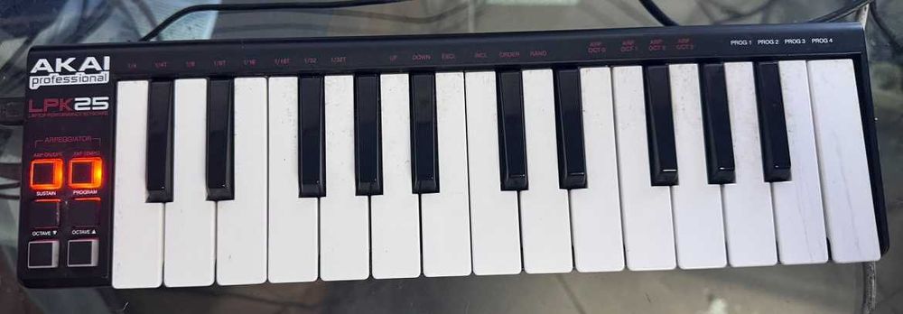 Teclado Midi AKAI LPK 25