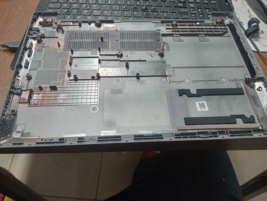 Tampa Inferior Notebook (Base D) - Peça  FG540 / FA1B20004X0