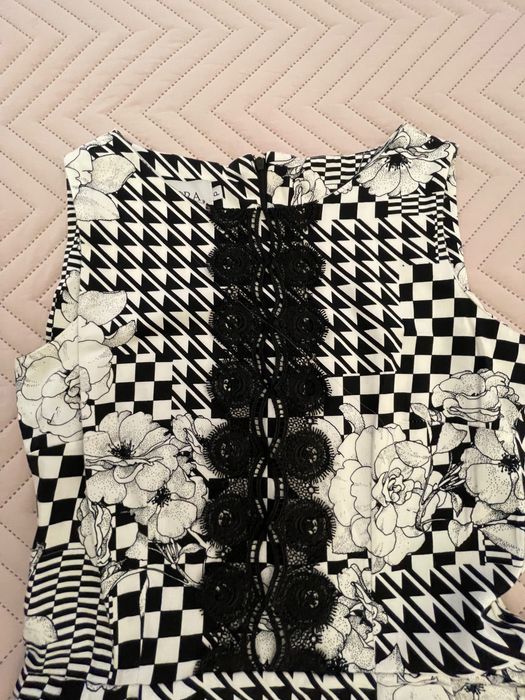 Vestido branco e preto, curto, tamanho S