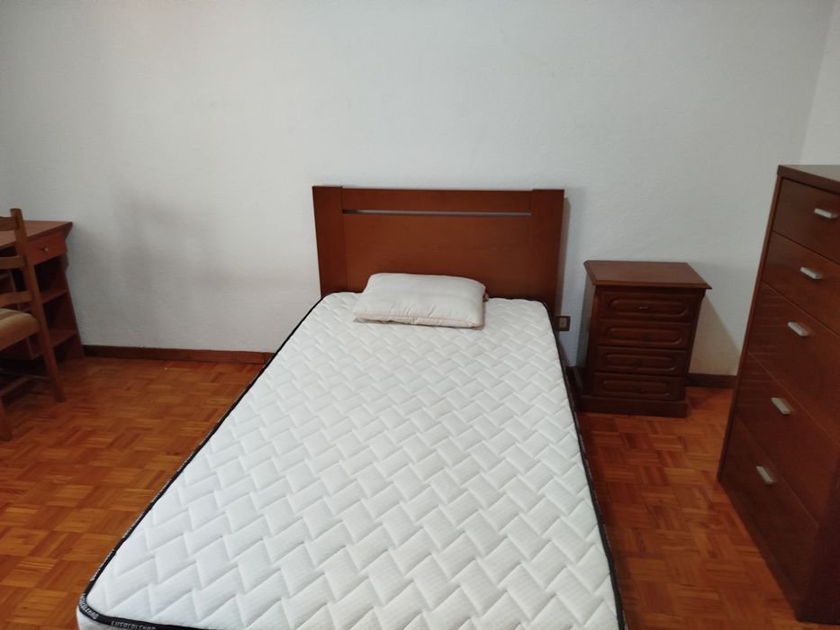 Quarto Para Arrendamento