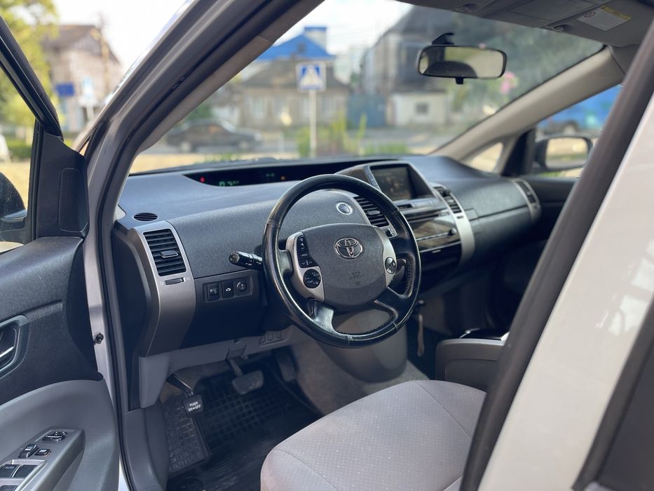 Toyota Prius /на уверенном ходу!!