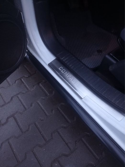 Гарний jeep compass