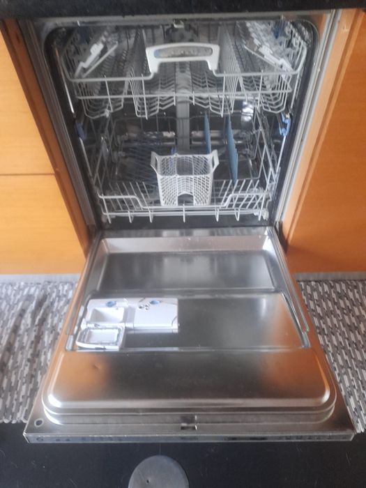 Máquina lavar loiça whirlpool avariada