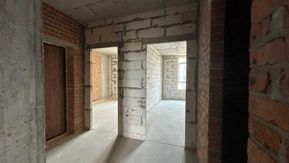 Продаю квартиру з газовим опаленням. Є укриття в будинку. Лавіна в 20 хв