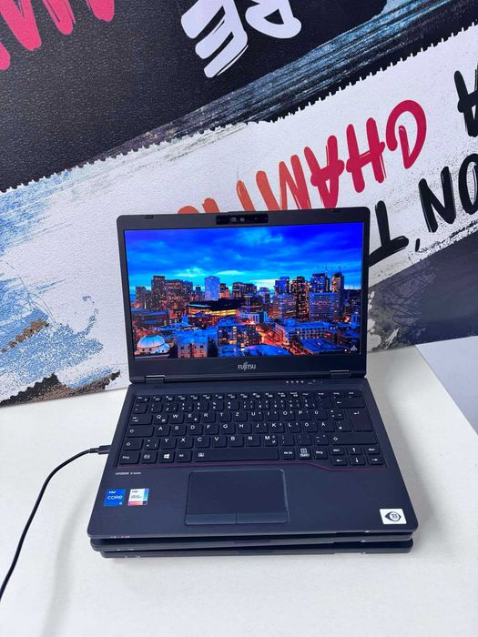Fujitsu LifeBook U7311: компактний ноутбук для роботи та навчання