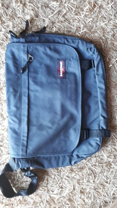 Mochilas e pastas eastpak novas e oneill
