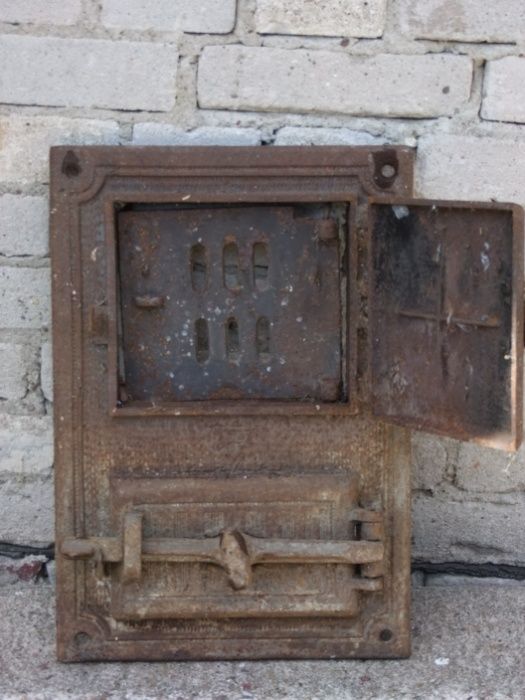 Stare żeliwne drzwiczki piec, wędzarnia