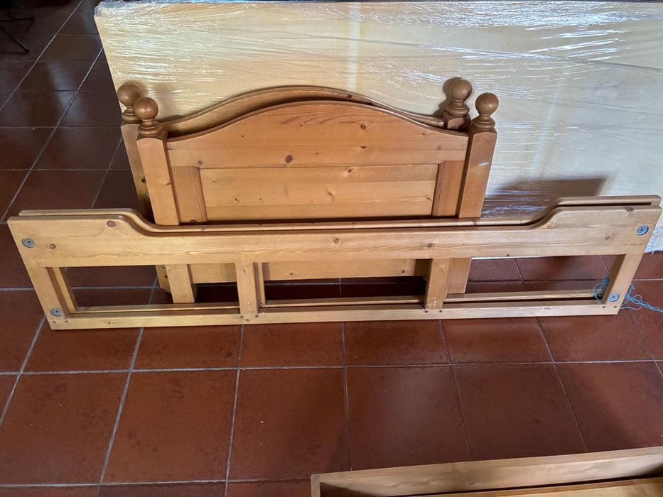 Cama Solteiro em Madeira Maciça - Companhia Inglesa