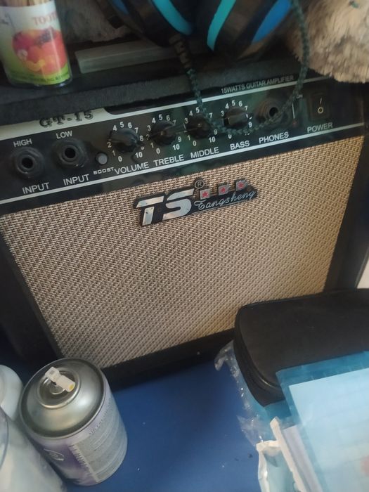 Продам єлектро гітару +комбо усілок