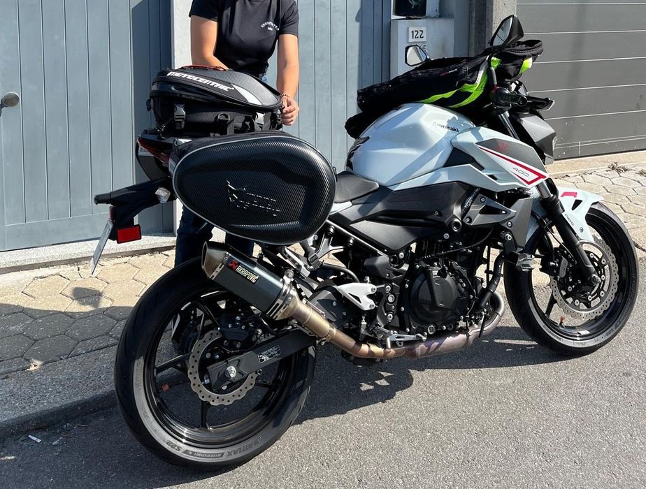 Kawaski Z400 com EXTRAS