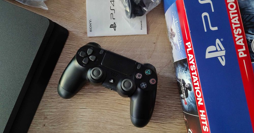 Prawie Nowa Konsola Sony PlayStation 4 Slim PS4 1TB Pamięci Oryginalny Komplet + 2 GRY !