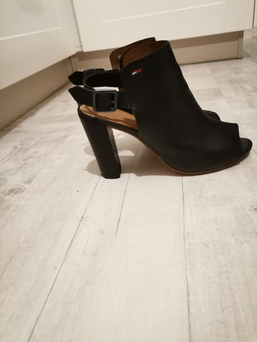 Sandały r41 Hilfiger, czarne wysokie eleganckie