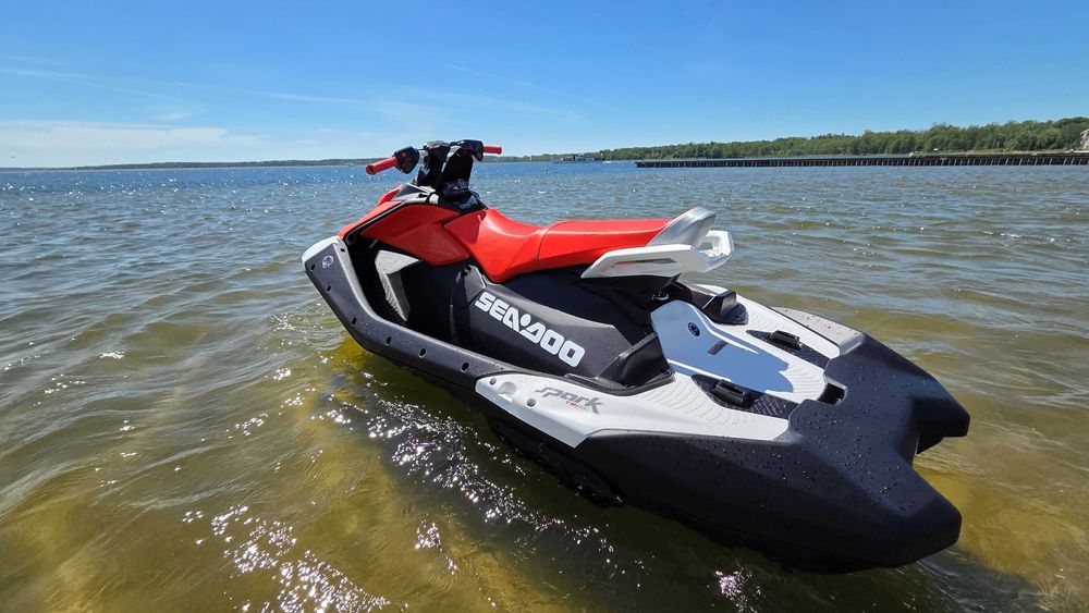 Sea-Doo Spark Trixx 90 (3-os.) – Dragon Red / Bright White
