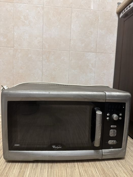 Продам микроволновую печь Whirlpool