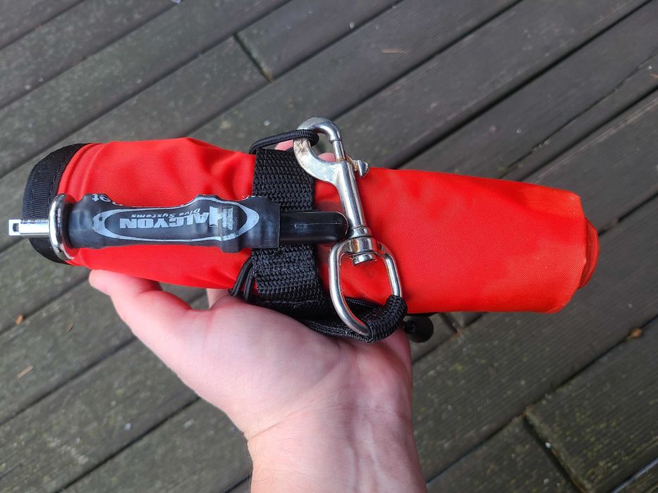 Bojka dekompresyjna z zaworkiem Halcyon 140 cm