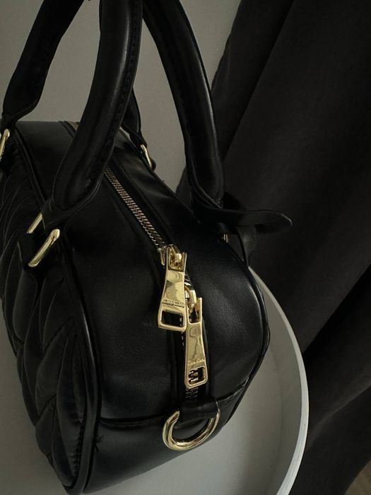 Популярна сумка в стилі міу міу miu miu трендова сумочка з ручками