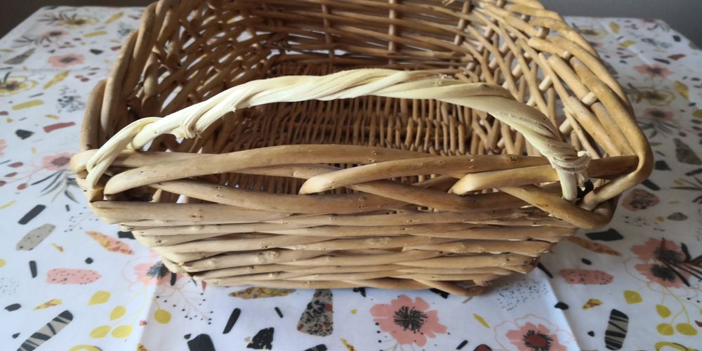 Cesto retangular com pegas