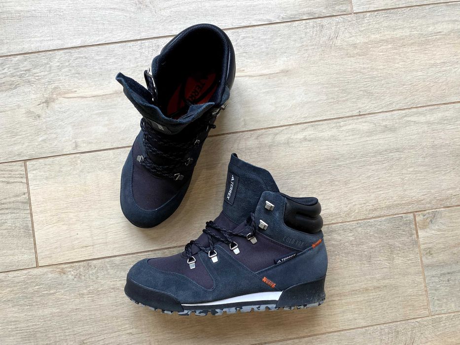 Adidas Terrex — треккинговые / хайкинговые ботинки средней высоты