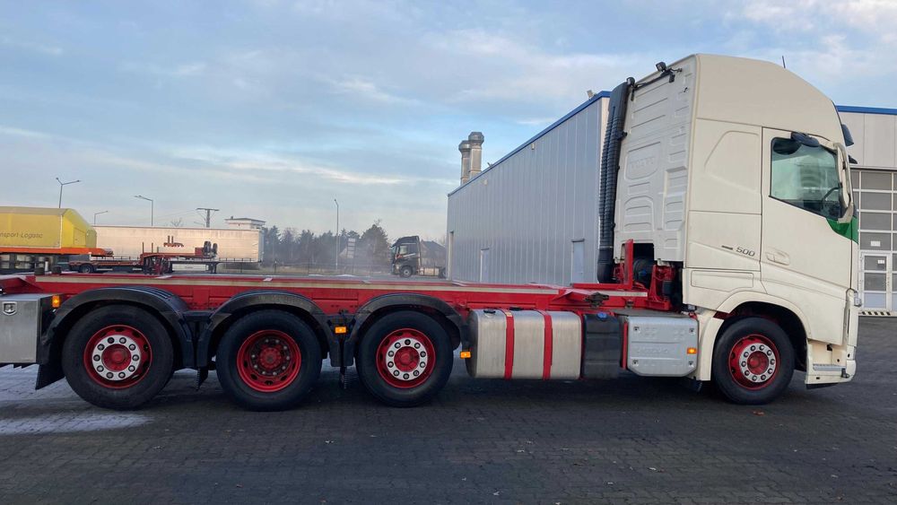 Volvo 8x2 tridem 3 osie skretne