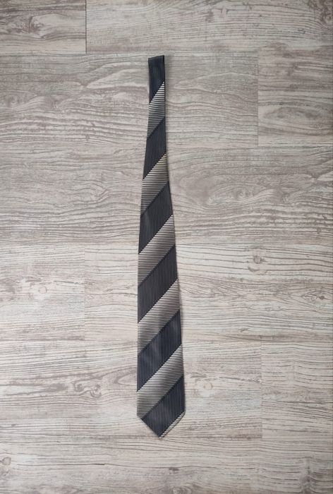 Elegancki krawat w paski