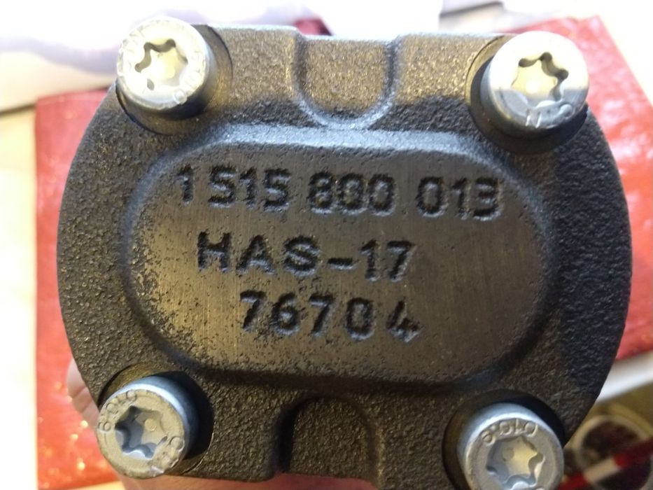 Pompa hydrauliczna Rexroth do ciągników Renault  lewa