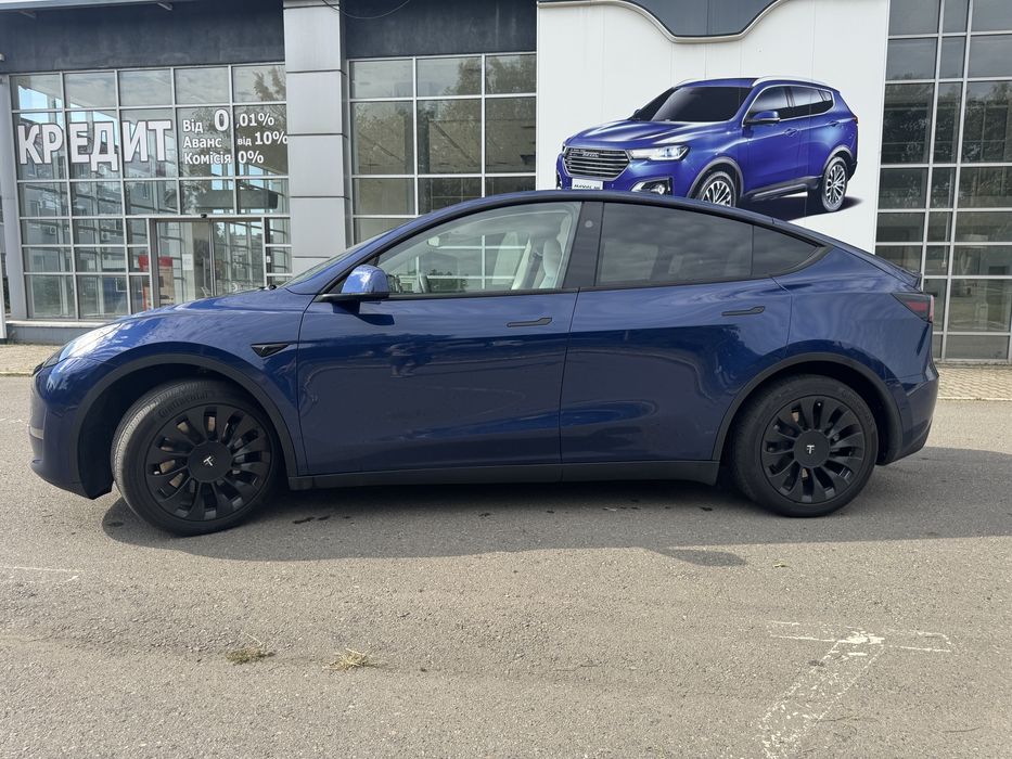 Tesla Model Y 2023 року