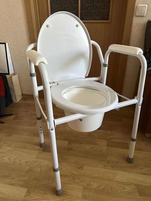 Крісло-туалет складне A8700AA, NOVA