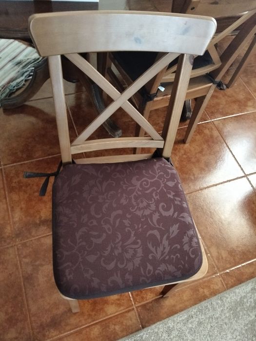 Mesa com 4 cadeiras