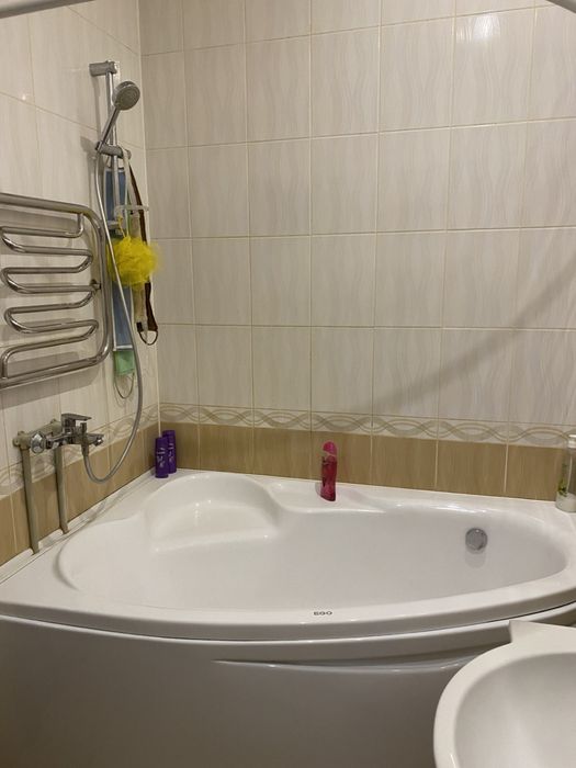 Продається двоповерховий будинок у місті Берестин.