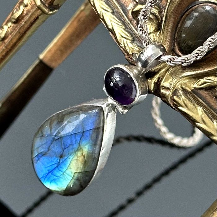 Srebrny naszyjnik z Labradorytem "Świątynia Gwiazd" i kwarcem