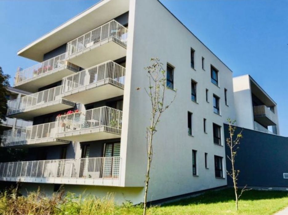 ROOMS for rent to FEMALE Student at Wigilijna Street. Bills included !