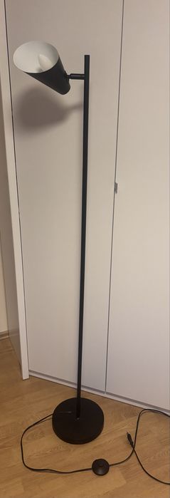 Lampka stojąca czarna