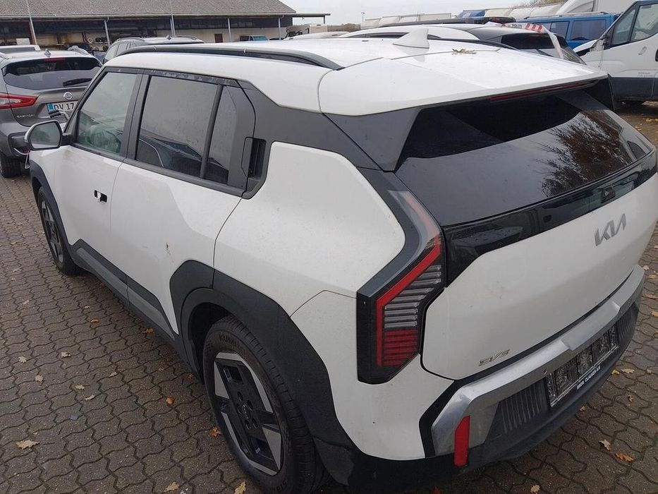 Kia EV3 кришка багажника