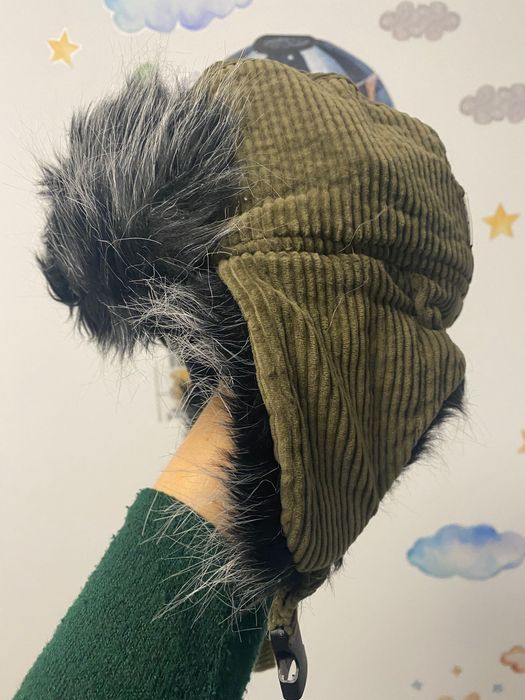 Zimowa czapka z uszami zapinana